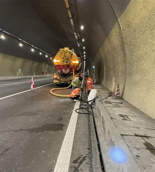 泰州隧道排水渠清淤